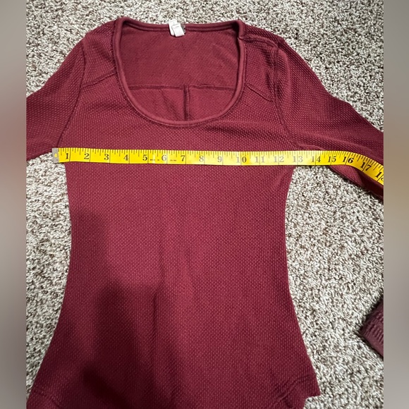 We The Free Women’s Small Maroon Sunni Valley Thermal Waffle Cut Long Sleeve Top - Picture 5 of 13